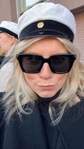 Tyttö, josta ei koskaan pitänyt tulla mitään... Still going strong! Tai  pitäisikö sanoa: Stronger than ever! Ihminen rakas, älä anna kenenkään  koskaan lannistaa itseäsi. Jos Sinä et usko itseesi ja…