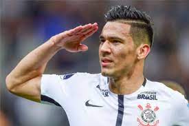 Balbuena já realizou os exames médicos pelo clube peruano e começa a treinar com os novos companheiros nesta. West Ham Confirma Contratacao Do Zagueiro Balbuena Junto Ao Corinthians A Semana News