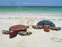 Turtles Made From Recycled Marine Debris Andrew Mcnaughton Artist Watamu Marine Association Kenya Trash Art Marine Debris Recycled Art