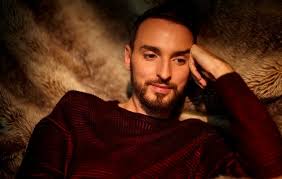 Christophe Willem s'est fait draguer par Pierre Palmade… Johnny Hallyday  joue les Gatsby le magnifique ...