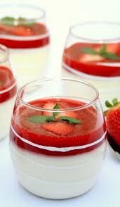 Recette Panna Cotta Vanille Et Coulis De Fraises A La Menthe En Video Recette Recette Avec Des Fraises Recettes De Cuisine Recette Panacotta