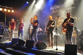 De dijk (the dike), named after a famous street in their hometown amsterdam, is considered to be one of the most important dutch bands of the past 30 years. Coverband De Dijk Viert Jubileum Met Cd Overig Destentor Nl