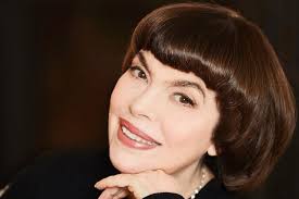 Mireille Mathieu à propos de "Mes classiques" : "C'est un disque avec mes  émotions"