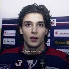 Nathan Warwick's Instagram, Twitter & Facebook