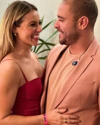 Diogo nogueira posa com a nova mulher durante lua de mel em nova york. Sbejonv7npr7pm