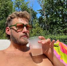 Bachelorette' star Erich Schwer blasted for blackface photo