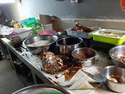 However, there are restaurants which serve it on a plate as noon or evening meals, making it possible for the dish to be eaten all day. Perjalanan Hidup Makanan Best Di Terengganu Nasi Lemak Bawah Rumah Nasi Lemok Womoh