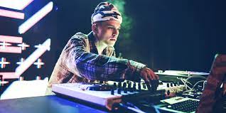 How To Become A Dj | Bandzoogle Blog