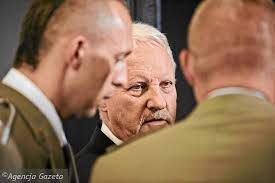 Dezember 1997 1 oberstleutnant sławomir petelicki 13. Teorie Spiskowe Po Smierci Gen Petelickiego Bo W Prawicowym Mysleniu Zolnierz Nie Moze Miec Klopotow