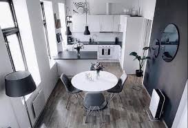 Abbiamo già avuto modo di mostrarvi come arredare un ingresso in soggiorno, scoprite adesso come utilizzare il colore in maniera funzionale. Come Arredare Un Open Space Lungo E Stretto Consigli Casa Magazine
