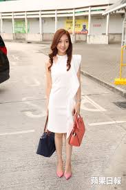 It is reported that he has been living with miss photogenic jennifer shum(岑杏賢) from miss hong kong 2012 pageant competition for close to half a year. æ¸¯å§è¤‡é¸ å¤§é¼»å²'æè³¢ çŽ‰èƒŒè¶·ç±®æ¶é¡ é«˜ç‰ˆæ¨‚çž³ æ™‰ç´š è˜‹æžœæ—¥å ±