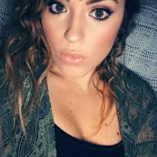 Amanda Deemer's Instagram, Twitter & Facebook