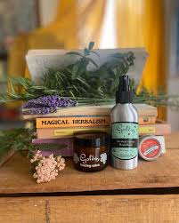 I LOVE Calendula 🌼 and she is present in most Goldies products. The sweet  juicy smell and ritual of picking this flower everyday ( the more you pick  her… the more she