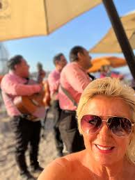 What are good guy's night out places in West Palm Beach area?