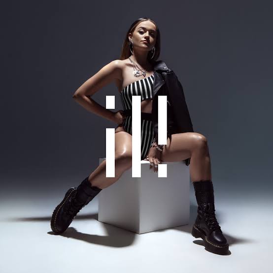 ili (Emily Middlemas) unveils haunting alt-pop gem ‘Plastic Knife' ile ilgili görsel sonucu