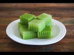 Pandan Jelly With Coconut Milk Agar Agar Pandan Jelly Recipes Asian Desserts Sweet Soup