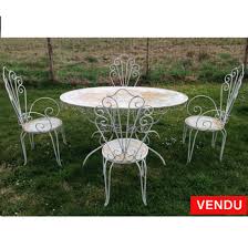 Un design contemporain avec nos tables en aluminium, un design chaleureux pour le mobilier en teck, un style élégant et authentique pour nos modèles en fer forgé et un style naturel. Salon De Jardin Fer Forge 1950