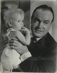 1964 Press Photo Bob Hope & Young Leading Lady Denise Monroe in "Global  Affair'