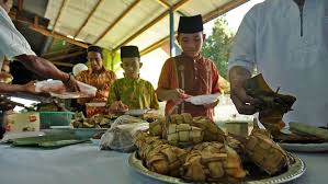 Jenis makanan dengan protein tinggi ada dua kategori, yaitu nabati dan hewani. Pentingnya Variasi Makanan Dan Gizi Seimbang
