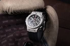 Blue ceramic, white composite resin and steel create a striking contrast with ferrero's signature bright red lips. Buy Hublot Watches Prices Models Watchmaster Com