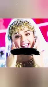 Khil Khil K Laal Hua Mehndi Ka Rang Jese