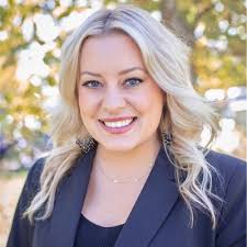 On Monday, 👏18 employers from 15 different organizations👏 participated in  a resume workshop for students in Professional Skills in Business.