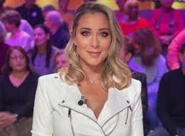 Qui n'a pas les larmes… Photos Tpmp Quand Magali Berdah Ose Un Baiser Langoureux Qui En Dit Long