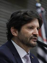 PL planeja 'megaevento' para lançar candidatura de André do Prado ao Senado
