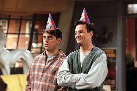 В 1994 году мэттью перри начал сниматься в сериале «друзья», который принёс ему невероятную популярность и славу. Vo Vremya Semok Druzej Mettyu Perri Borolsya S Zavisimostyami Spletnik