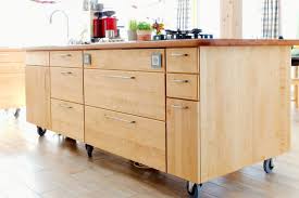 Kucheninsel Auf Rollen In 2020 Kitchen Design Building A Kitchen Lake House Kitchen
