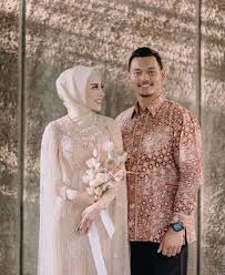 Contoh naskah pembawa acara lamaran pernikahan. 30 Model Kebaya Lamaran Hijab Simpel Modern Muslimah
