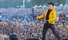 Vasco rossi è pronto per una doppietta di concerti il 6 e 7 giugno 2019 a san siro: Covid Il Tour 2020 Di Vasco Rossi Slitta Il Concerto A Imola Ci Sara Il 22 Giugno 2021 Setteserequi