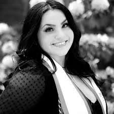 Ramona Hargrave's Instagram, Twitter & Facebook