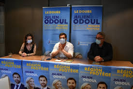 Un isoloir dans un bureau de vote (illustration). 3v2dksr26z58pm