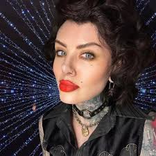 Tiny Desk out now. Thanks to NPR Music and all these wonderful people x  https://www.youtube.com/watch?v=G_-DftINZKg