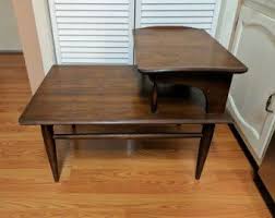 Mid Century Modern Bassett Furniture Two Tier Surfboard Side End Table Vintage Vintage In 2019 Furniture Vintage Furniture Furniture Styles
