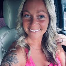 Want to out my 8.6 pound arm through the tv and wipe that obnoxious face  off auntie Bev… disgrace to the robe!!!