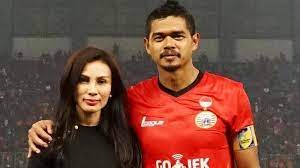 Check spelling or type a new query. Profil Bambang Pamungkas Suami Tribuana Tungga Dewi Yang Miliki 3 Orang Anak Ini Awal Kariernya Halaman 2 Tribun Kaltim
