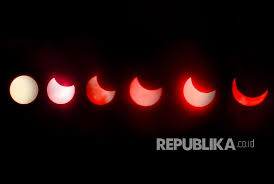 Ketika terjadi gerhana tata cara shalat gerhana ustadz khalid basalamah. Pesan Mengingat Kiamat Dari Gerhana Matahari Republika Online