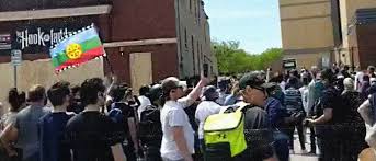 Entrega en 24 horas en banderas en stock. Bandera Mapuche Flamea En Medio De Protestas En Minneapolis
