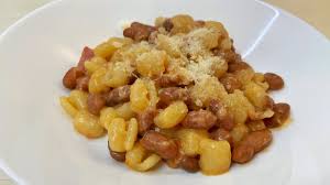 This simple, rustic dish hails from piacenza and is prepared with merely a few humble ingredients. Pasta E Fagioli Borlotti Pisarei E Faso Ricetta Piacentina Pisarei E Faso Asmr Blogfamiglia Youtube