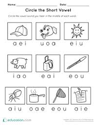 In Kindergarten Students Are Practicing Their Short Vowel Knowledge Help Your Students Review Short Vowel Short Vowel Worksheets Vowel Worksheets Short Vowels