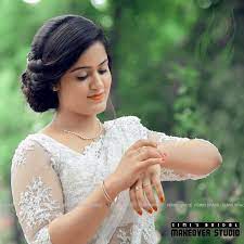 Portfolio Of Simi S Bridal Makeover Studio Bridal Makeup In Kottayam Wedmegood Bridal Makeup Wedding Christian Bridal Saree Christian Wedding Sarees