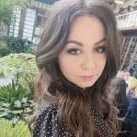 Beth Kean's Instagram, Twitter & Facebook