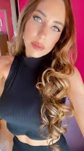 Fall Back 🖤 #lizzielee #lizzieleemodel #selfie #selfies #selfietime  #selfietips