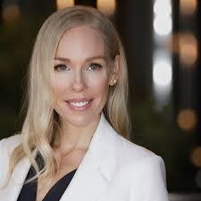 Amy Burnett's Instagram, Twitter & Facebook