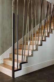 Jika anda memilih rumah dengan desain minimalis, desain pagar teralis minimalis dengan bahan material dari besi tempa bisa menjadi pilihan anda. Amankan Rumah Tingkat Dengan 7 Railing Tangga Minimalis Ini