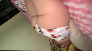 que haces con esos shorts cortos en mi cuarto si estas en mi cuarto asi te  cogere perrita