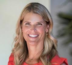 Lisa Mork's Instagram, Twitter & Facebook