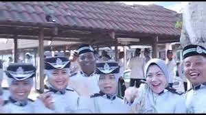Mendapatkan contoh soalan peperiksaan penolong penguasa imigresen kp29 adalah salah satu persediaan awal yang perlu dilakukan oleh calon kenapa perlu dapatkan contoh soalan penolong penguasa imigresen kp29 dan kenapa perkongsian ini dikongsikan khas untuk dedahkan calon. Perbarisan Tamat Latihan Penolong Penguasa Imigresen Siri 1 2015 Youtube